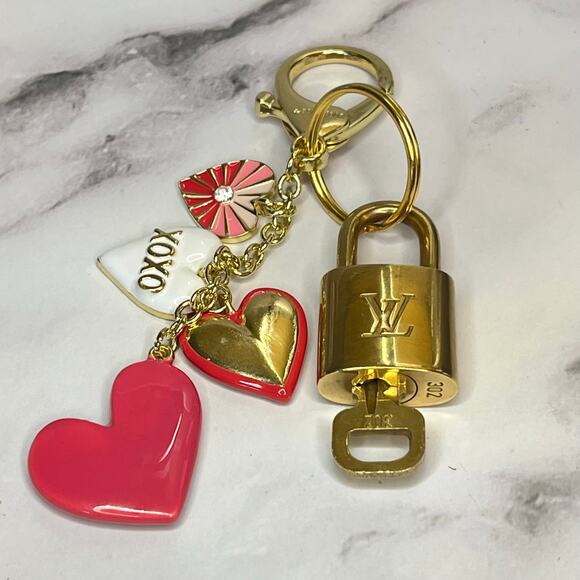 Louis Vuitton Lock & Key Set #302 w/ a Pink & Gold Heart Cluster Keychain - Picture 1 of 5